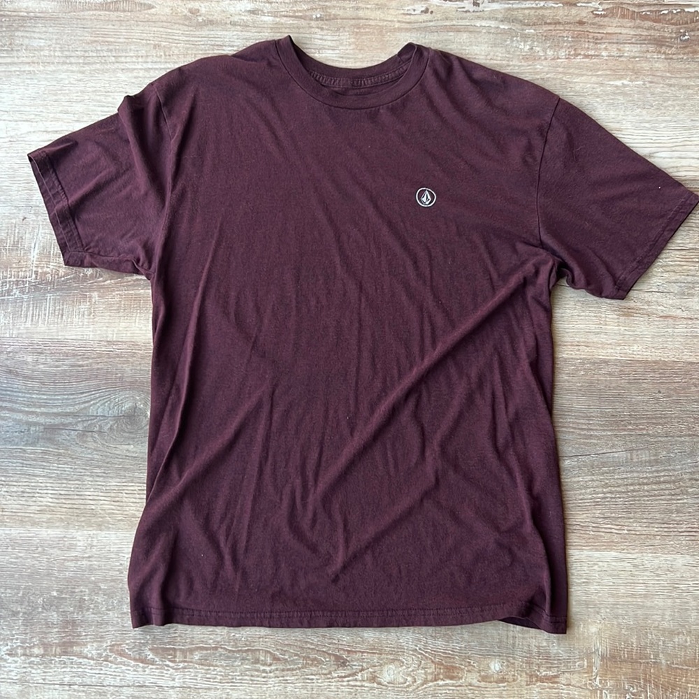 Volcom burgundy men’s large T-shirt